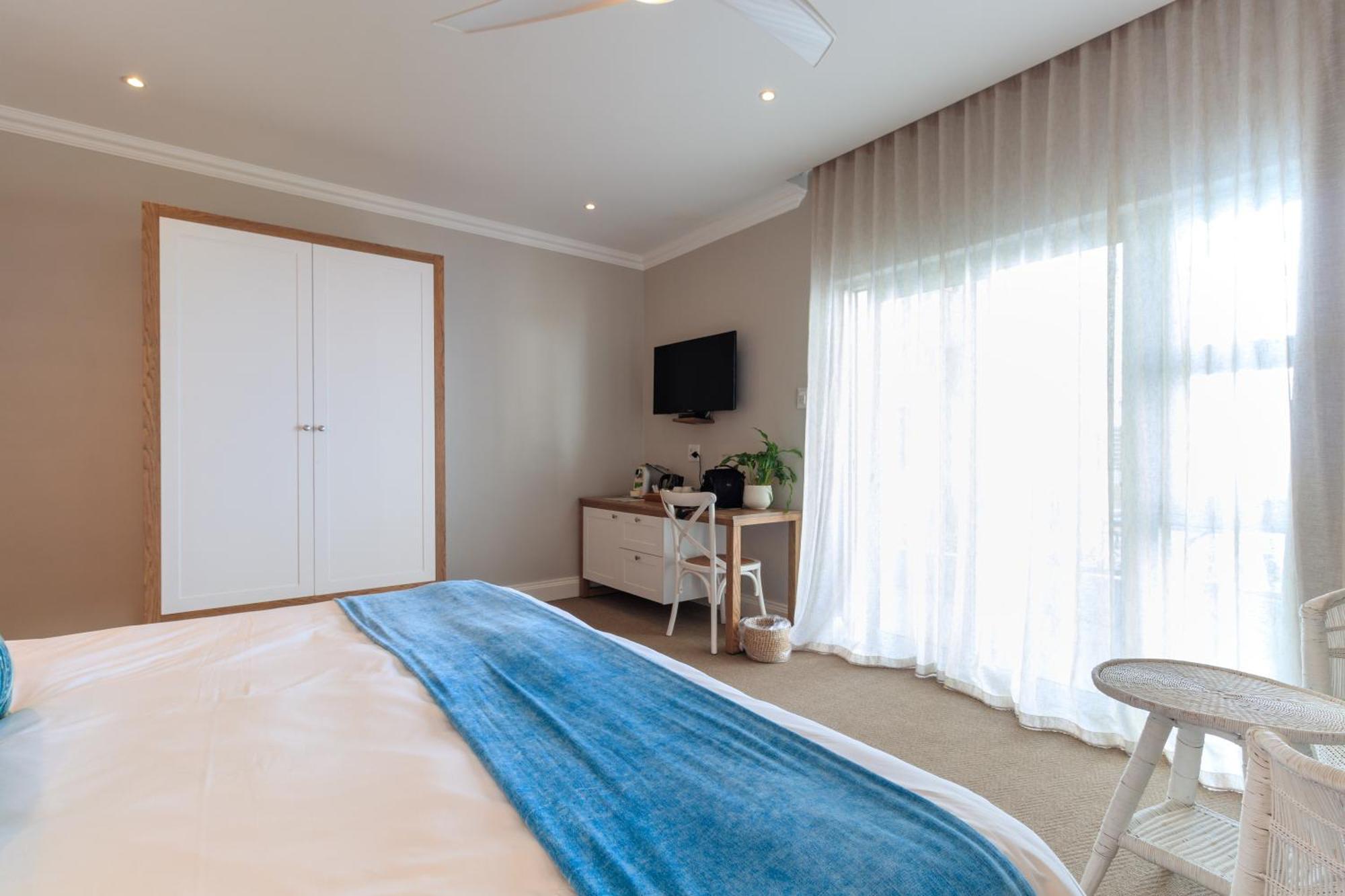 Morgan Bay Hotel Room photo